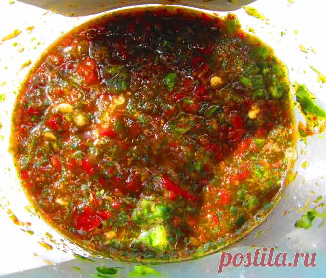 Самый вкусный рецепт аджики. Своя живая аджика гораздо полезнее, чем вареная покупная | Быстрые рецепты Живое питание | Яндекс Дзен