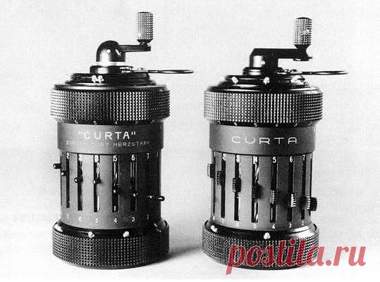 Карманный калькулятор Curta. С его помощью можно было складывать, вычитать, умножать и делить. Он выпускался с 1948 по 1970 год, славился своей надежностью и получил в народе кличку «математическая граната».