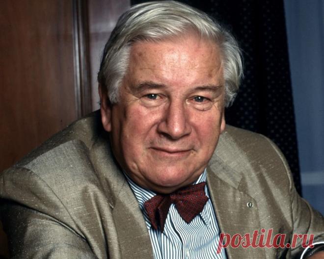 Питер Устинов, 16 апреля, 1921
 • 28 марта 2004