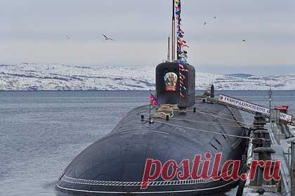 Российский «Генералиссимус Суворов» совершит переход на ТОФ. Российская атомная подводная лодка (АПЛ) «Генералиссимус Суворов» может в августе совершить переход с Северного флота на Тихоокеанский флот (ТОФ). Об этом со ссылкой на источник сообщает ТАСС. «Переход будет совершен на место постоянного базирования субмарины», — сказал собеседник.