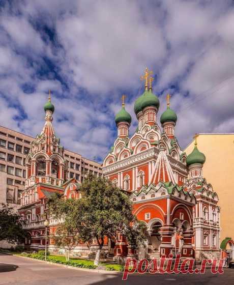 Храм Святой Живоначальной Троицы в Никитниках. Москва.
📷 elena.krizhevskaya