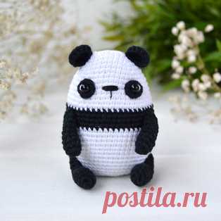 Малыш панда амигуруми. Схемы и описания для вязания игрушек крючком! Бесплатный мастер-класс от Люси Розоновой по вязанию малыша панды крючком. Высота вязаной игрушки всего 7,5 см. Для изготовления такого маленького миш…
