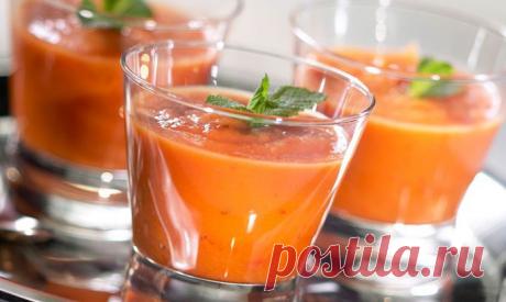 Идеи для обеда: испанский гаспачо
Гаспаччо
ФОТО: Cobris/SCANPIX
Испанский суп-пюре гаспачо - достойный представитель средиземноморской кухни. Несмотря на то, что это блюдо едят холодным, им можно разнообразить обед и зимой.
…