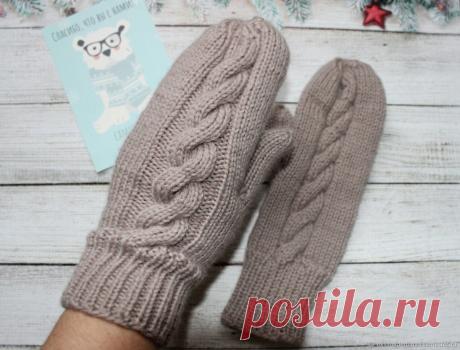 Вязаные варежки. Варежки женские. Варежки с косой – заказать на Ярмарке Мастеров – LCP4GRU | Варежки, Ступино Вязаные варежки. Варежки женские. Варежки с косой. в интернет-магазине на Ярмарке Мастеров. Вязаные варежки. Варежки женские. Варежки с косой.
Вязаные варежки ручной работы выполняются из импортной полушерсти или 100% итальянского мериноса.
При заказе сообщите размеры, которые необходимы.
Варежки для пушистости также можно дополнить ниточкой мохера.