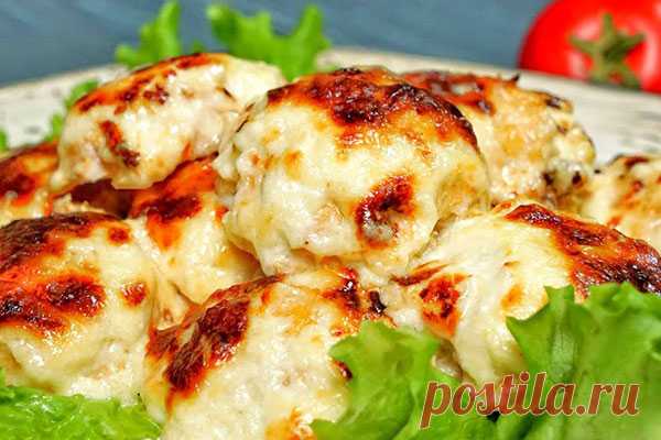 Куриные тефтели в сливочно-сырном соусе

Потрясающе вкусное блюдо в духовке. Тефтели получились мягкими и ароматными, с нежным сливочным вкусом.
