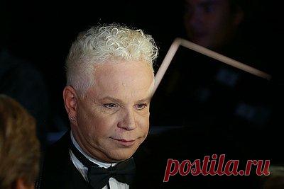 Брат Моисеева обвинил в смерти певца его директора. Брат российского певца Бориса Моисеева Маркс Толкач обвинил в его смерти директора певца Сергея Гороха. По словам Толкача, проблема была в том, что Горох разрешал певцу алкоголь и сигареты, и такой образ жизни «просто уничтожил» певца. Он также допустил, что его брат употреблял «еще какие-то лекарства».