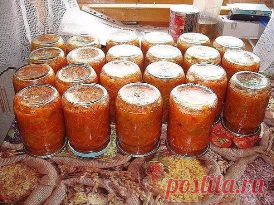 ЛЕЧО - 3 кг помидор, 1 кг перца, 1 кг моркови, 1 кг лука, 1 стакан сахара, 3 ст. л. соли, 300 мг растительного масла, 1 ч. л. хмели-сунели, пучок петрушки, 1 ст. л.уксуса 9% . 
Помидоры пропустить через мясорубку, поставить на плиту, кипятить 20 мин. Перец, лук порезать, морковь натереть на крупной терке. Затем соль, сахар, масло, овощи, хмели - сунели, петрушку  в томаты и тушим с момента закипания 30 мин., уксус в конце варки. Раскладываем в стерилизованные банки и закрываем крышками.