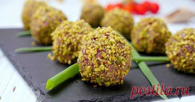 Паштет из куриной печени с салом коньяком и желтками