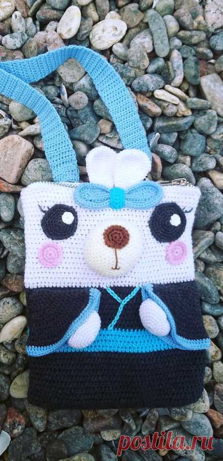 PDF Зайка в кимоно крючком. FREE crochet pattern; Аmigurumi animal patterns. Амигуруми схемы и описания на русском. Вязаные игрушки и поделки своими руками #amimore - заяц, зайчик, кролик, сумка зайчонок, детская сумочка в виде зайки, крольчонок.