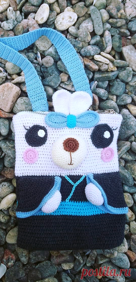 PDF Зайка в кимоно крючком. FREE crochet pattern; Аmigurumi animal patterns. Амигуруми схемы и описания на русском. Вязаные игрушки и поделки своими руками #amimore - заяц, зайчик, кролик, сумка зайчонок, детская сумочка в виде зайки, крольчонок.