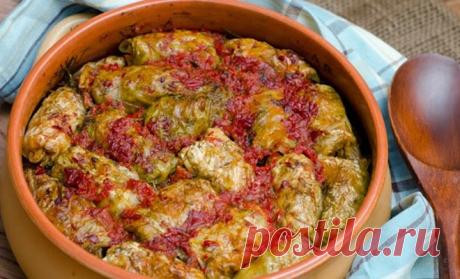 Румынские голубцы (Sarmale) 
Блюдо из мясного фарша в капустных листьях на румынском языке называется Sarmale. Традиционно Sarmale в Румынии готовят с квашеной капустой и беконом.