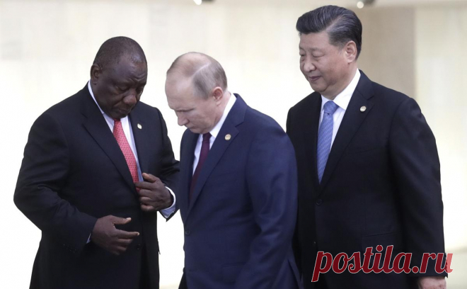 SCMP объяснила привлекательность БРИКС для африканских стран. Множество африканских стран рассматривают БРИКС как альтернативу «западному доминированию» и рассчитывают на вступление в блок. В то же время это может вызвать противоречия внутри БРИКС из-за усиления Пекина, пишет SCMP.