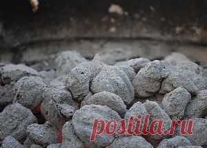 Зола в народной медицине

http://budzdorov.org/?p=2070
http://subscribe.ru/archive/science.health.recipenarmed/200805/28123300.html
http://www.rutraditions.ru/news/retsepty-nashikh-predkov-0