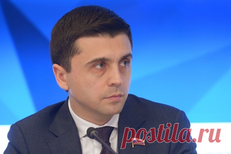 В Госдуме пообещали запретить американским кораблям «пастись» у российских берегов. Депутат Госдумы Руслан Бальбек пообещал запретить американским кораблям «пастись» у российских берегов. Он подчеркнул, что их вторжение в территориальные воды других государств — это непозволительная наглость, и напомнил, что кораблям США неоднократно напоминали недопустимость подобных действий.