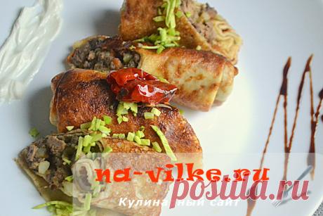 Несладкие блины с начинкой из куриной печени и сердца