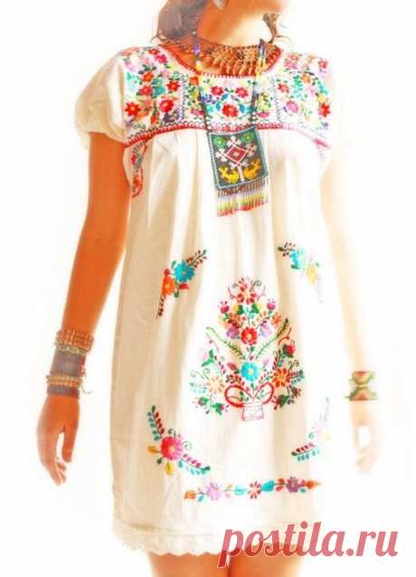 Las florecitas vintage Mexican embroidered floral от AidaCoronado