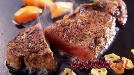 Мясо не будет прилипать ко дну кастрюли или сковороды, если в