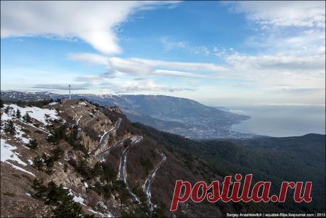 2. Руководил строительством дороги инженер И.С. Шишко, в честь которого даже названа скала в месте выхода дороги на Ай-Петринскую яйлу... С тех пор дорога служит людям без особых изменений, её лишь немного расширили в 1912–1913 гг. (в ходе строительства Романовского шоссе) и покрыли гудроном. | Дорога на Ай-Петри - Жизнь в путешествиях