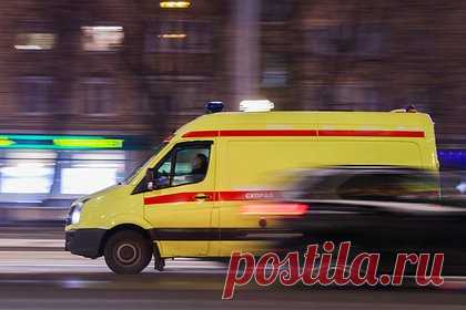 Находившегося в семье у опекунов подростка нашли без чувств у дома в Петербурге. В Приморском районе Санкт-Петербурга 16-летнего подростка, находившегося в семье у опекунов, нашли без чувств под окнами 18-этажного жилого дома. Об этом стало известно «Фонтанке». По информации издания, прохожая заметила старшеклассника и вызвала бригаду скорой медицинской помощи.