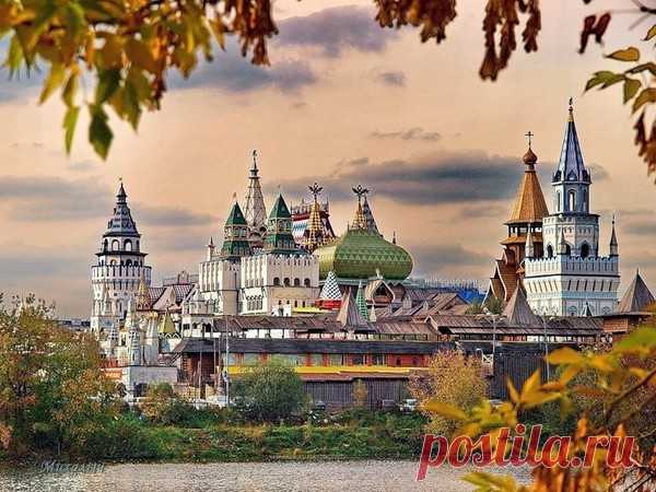 Измайловский кремль. Он находится на берегу Серебрянно-Виноградного пруда в Измайлово — одном из самых старых районов столицы.