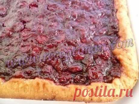 пирог с начинкой из вишни