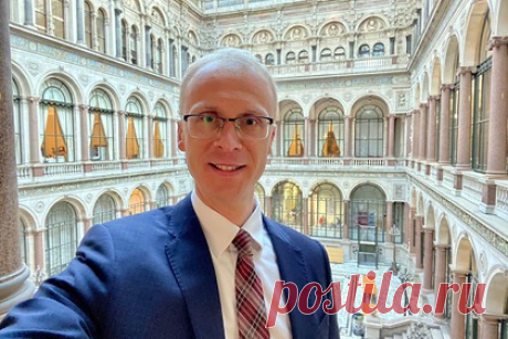 На Украине потребовали от Словакии опровергнуть вредность санкций против России. Официальный представитель МИД Украины Олег Николенко потребовал от вице-премьера Словакии Рихарда Сулика опровергнуть слова о вредности санкций против России. Также спикер ведомства добавил, что разговоры о возвращении к торговле с РФ «пропагандируют безнаказанность и поощряют Россию к дальнейшей агрессии».