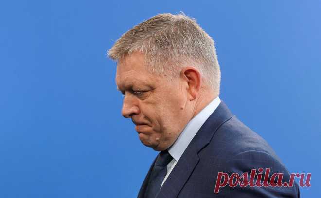 Фицо заявил о понимании тяжелой ситуации ВСУ в зоне боев. В Евросоюзе осознают, что Украина находится в тяжелом положении в зоне боевых действий, заявил на полях саммита Европейского политического сообщества премьер-министр Словакии Роберт Фицо.