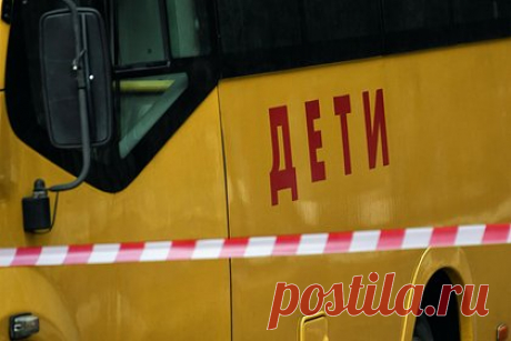Тысячи детей решили вывезти из Белгородской области из-за обстрелов ВСУ. Власти Белгородской области решили вывезти из региона девять тысяч детей из-за обстрелов Вооруженных сил Украины (ВСУ). Об этом заявил губернатор приграничного региона Вячеслав Гладков на заседании президиума генсовета Единой России. Трансляция ведется в социальной сети «ВКонтакте».