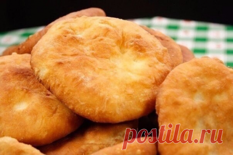 Тесто для беляшей

Совершенно замечательное тесто для беляшей и прочих жареных пирожков. Нежное, хрустящее, эластичное. Прекрасно защипывается, при жарке не рвется и не расклеивается.

200 мл молока
7 г сухих дрожжей
1 яйцо
1-2 ст. ложки сахара (для беляшей достаточно 1 ложки)
1 ч. ложка соли
6 ст. ложек растительного масла
400-500 г муки

В подогретом молоке растворить дрожжи и сахар, подождать, пока появится "шапочка". Добавить слегка взболтанное яйцо. Эту смесь вылить в...