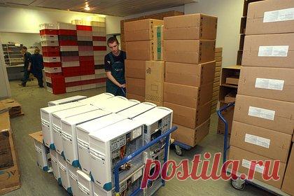 В России переполнились склады с электроникой. В России оказались переполнены склады с электроникой, при этом продажи смартфонов, планшетов, носимой электроники и других гаджетов в стране замедлились во второй половине марта. В то же время сами связисты, а также маркетплейсы, напротив, говорят о росте продаж электронной техники.