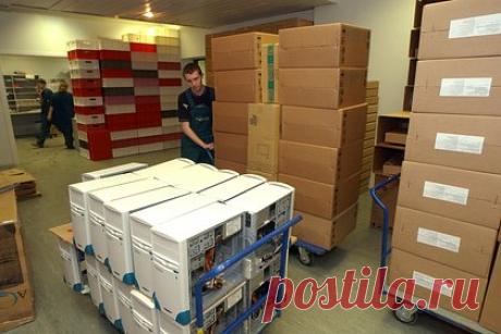 В России переполнились склады с электроникой. В России оказались переполнены склады с электроникой, при этом продажи смартфонов, планшетов, носимой электроники и других гаджетов в стране замедлились во второй половине марта. В то же время сами связисты, а также маркетплейсы, напротив, говорят о росте продаж электронной техники.