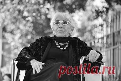 Умерла первая номинированная на «Оскар» за режиссуру женщина. Умерла итальянская режиссерка Лина Вертмюллер. Причина смерти постановщицы не уточняется. Она скончалась в ночь со среды на четверг в возрасте 93 лет. В 1977 году стала Вертмюллер стала первой женщиной, номинированной на «Оскар» за режиссуру. Ее отметили благодаря фильму «Паскуалино "Семь красоток"».