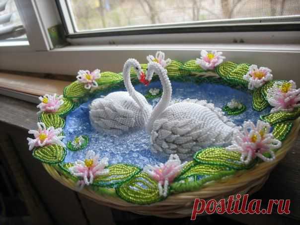 Лебеди из бисера.