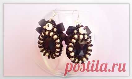 Оригинальные серьги из бусин и бисера.