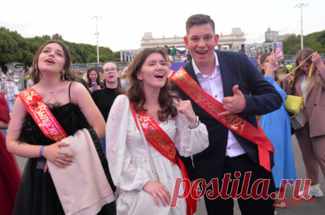 Выпускной в парке Горького — 2023. В России пошли выпускные.