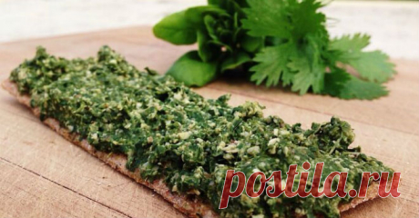 Грузинская закуска из шпината: очень просто и невероятно вкусно! Сегодня мы вместе приготовим вкусную закуску из обычного садового шпината. Спасибо за этот чудо рецепт грузинской кухне! Ингредиенты: Шпинат – большая миска; Грецкие орехи – горсть; Кинза – 1 пучок; Хмели-сунели (приправа) – 2-3 ч.л.; Винный уксус – 1-2 ст.л. Шпинат хорошо промыть, ошпарить кипятком (или отварить в течение 2-3 минут), слить воду. Все ингредиенты положить …