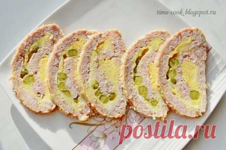 РАЗРЕШЕНО ХУДЕЮЩИМ. Мясной рулет "Нежный" Блюдо быстрое, простое, 2 в 1. Все как я люблю. Начинка родилась из того, что нашлось в холодильнике. Получилось почти празднично! Ловите нежный мясной рулет! Время приготовления: 10 минут + 40 - 45 м…