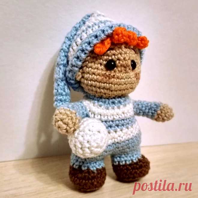 PDF Гномики крючком. FREE crochet pattern; Аmigurumi doll patterns. Амигуруми схемы и описания на русском. Вязаные игрушки и поделки своими руками #amimore - маленький гном в колпачке, гномик, кукла, куколка, пупс.