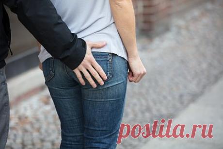 Сторож схватил школьницу за ягодицы и остался безнаказанным из-за своей быстроты. Итальянский судья оправдал обвиняемого в сексуальных приставаниях к школьнице, потому что они длились совсем недолго. Скандал вызвало решение служителя Фемиды, разбиравшего дело 66-летнего школьного сторожа Антонио Авола, которого обвинили в домогательствах к 17-летней ученице по имени Лаура.