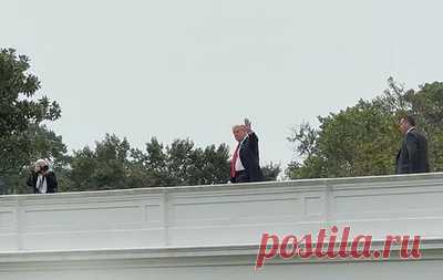 Трамп на крыше Белого дома пошутил, что ищет место для ядерных ракет. Президент США осматривал с крыши место планируемого строительства бального зала