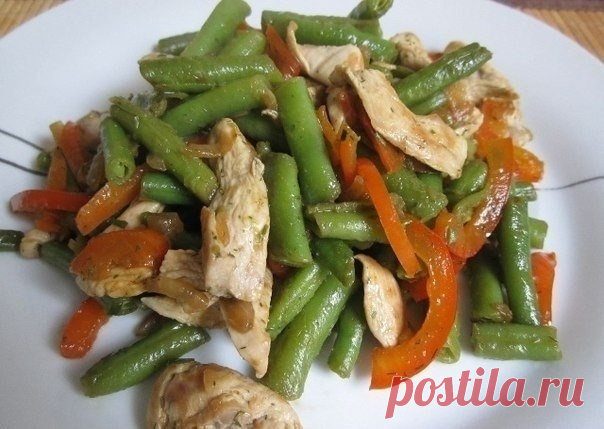 Тёплый салат с курицей, перцем и стручковой фасолью — Мегаздоров