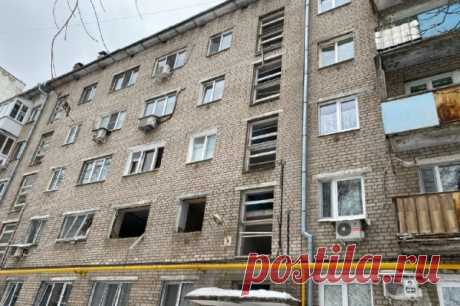 В доме в Самаре произошел взрыв газа, пострадали четыре человека. Баллон с пропаном взорвался при монтаже потолка.