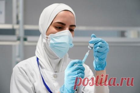 В ВОЗ назвали нуждающиеся в дополнительной прививке от COVID-19 группы. Стратегическая консультативная группа экспертов (СКГЭ) ‎по иммунизации Всемирной организации здравоохранения рекомендовала людям с ослабленным иммунитетом сделать дополнительную прививку от коронавируса. По словам экспертов, двух доз препаратов может быть недостаточно для полноценной защиты данной категории лиц.