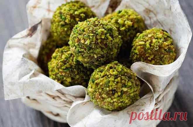Шоколадные конфеты рецепт с фисташками - Готовим рецепты Шоколадные конфеты рецепт с фисташками, просто, быстро, вкусно! Шоколадные конфеты можно купить и в магазине, но вкуснее и полезнее приготовить их дома. Любители сладостей оценят быстроту приготовления этого десерта, а так же  изысканность вкуса и исключительность приготовленной конфетки.