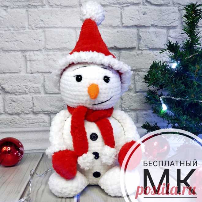 PDF Снеговик крючком. FREE crochet pattern; Аmigurumi toy patterns. Амигуруми схемы и описания на русском. Вязаные игрушки и поделки своими руками #amimore - плюшевый снеговик к Новому году, снеговичок из плюшевой пряжи в шапочке и с шарфом.