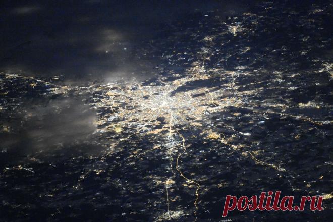 МОСКВА  / Орбитальная галерея космонавта Олега Кононенко - Госкорпорация «Роскосмос»