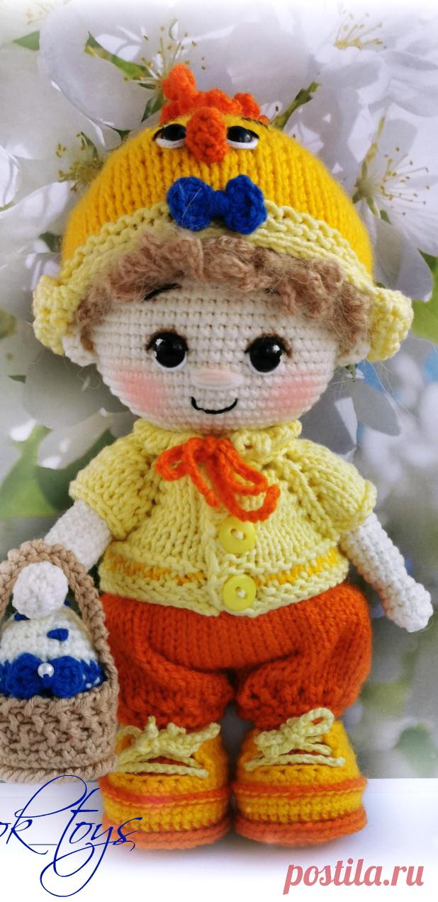 PDF Пупс малыш в костюме цыпленка крючком. FREE crochet pattern; Аmigurumi doll patterns. Амигуруми схемы и описания на русском. Вязаные игрушки и поделки своими руками #amimore - кукла, пупс, куколка, мальчик.