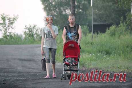 Счастливая семья. Город Анжеро-Судженск. Фото автора.