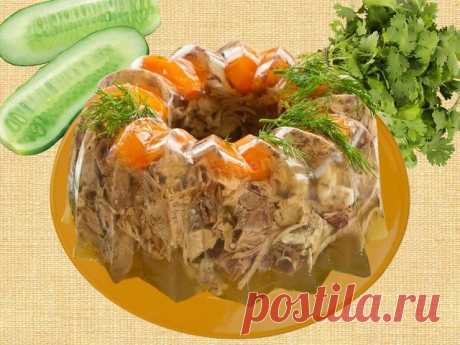 Холодец из курицы
 
Ингредиенты:
Курица – 1 штука весом 2 килограмма
Голень куриная – 0,5 килограмм
Лук репчатый – 1 – 2 штуки
Морковь – 2 штуки
Лист лавра – 2 – 4 штуки
Перец черный горошком – 7 – 8 штук
Перец душистый – 3 – 4 штуки
Чеснок – 1 головка или по вкусу
Для оформления:
Яйцо куриное (сваренное в крутую) – 4 – 5 штук
Кинза – 3 – 4 ветки

Приготовление:
1: подготавливаем курицу и куриные голени
Берем бройлерную курицу и удалям с нее такие внутренности как сердце, ...