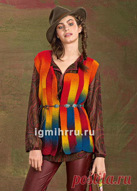 Разноцветный жилет с длинными полосами. Вязание спицами со схемами и описанием